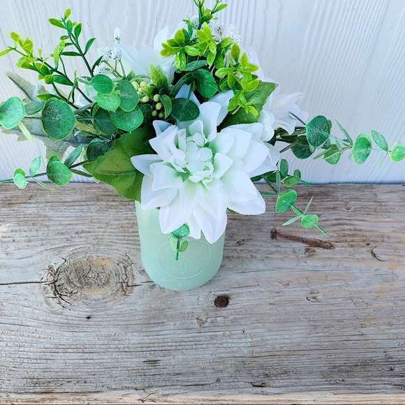 Seaglass mason jar arrangement - Picture 2 of 4